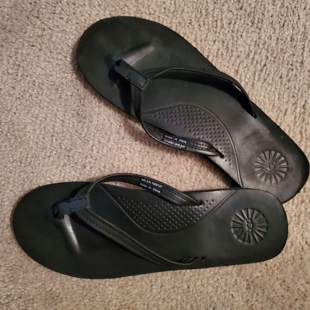 💯 UGG Flip Flops 👣👣